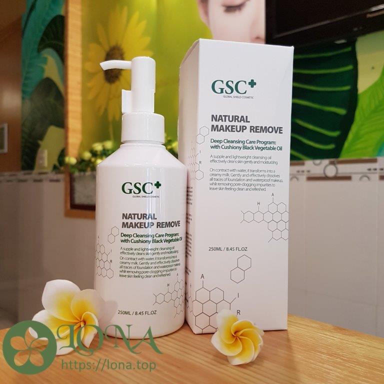 Dầu tẩy trang GSC giúp loại bỏ lớp makeup sạch sẽ nhưng vẫn giữ lại độ ẩm cần thiết cho da