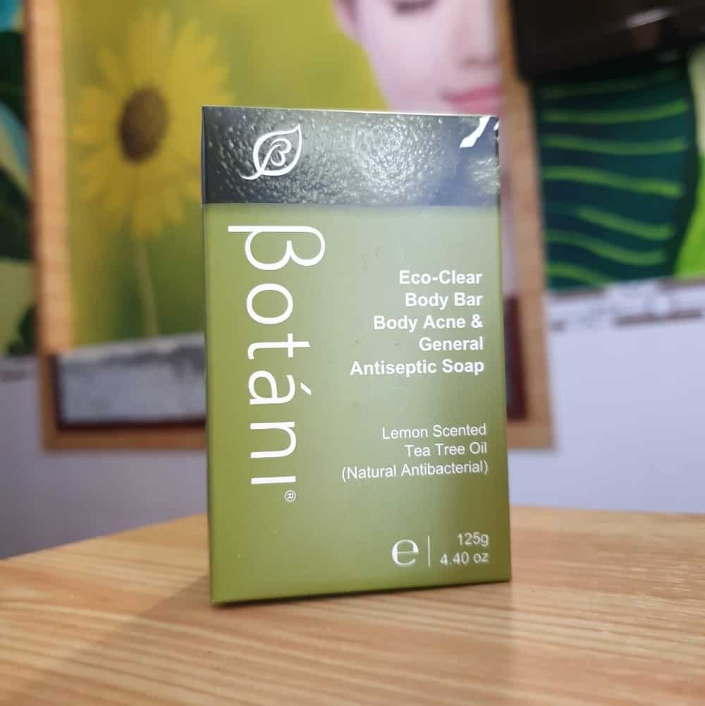 sản phẩm chăm sóc hỗ trợ giảm mụn Botani