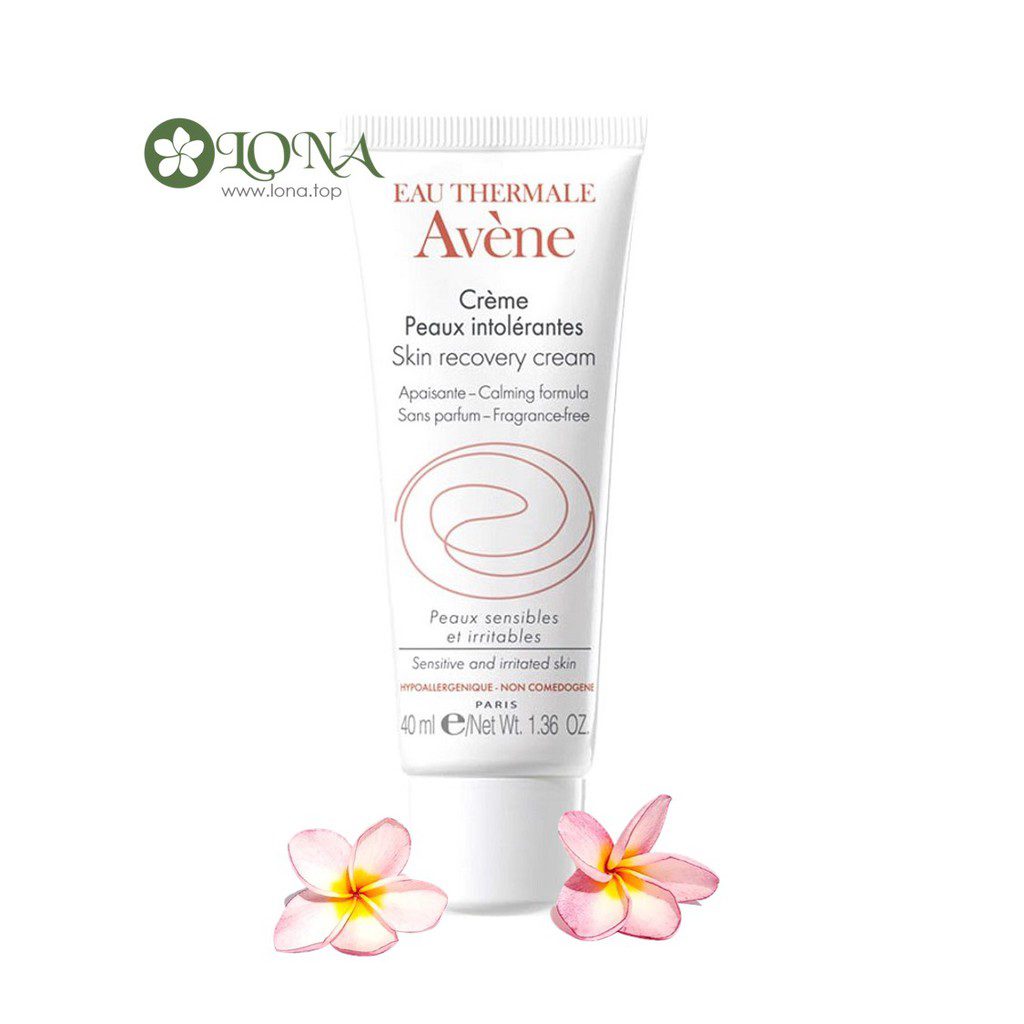 Sử dụng kem dưỡng ẩm Skin Recovery Avène để cấp ẩm cho da. Đồng thời hồi phục và làm dịu da