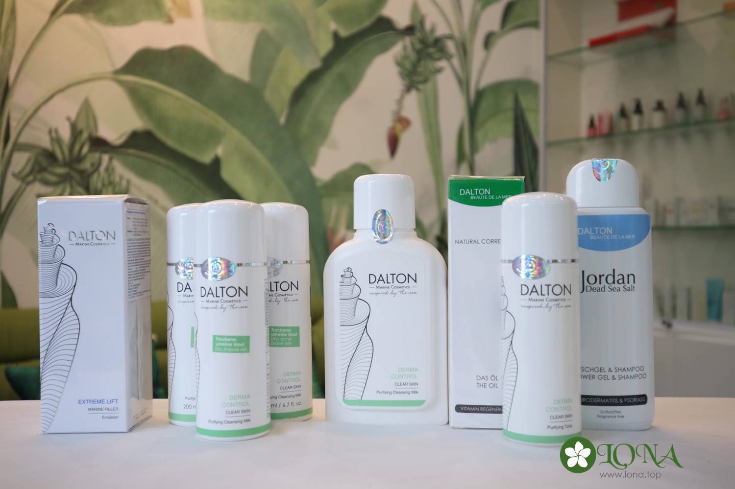 Sử dụng mỹ phẩm Dalton của Dalton được chiết xuất từ biển qua công nghệ chiết xuất biển tiên tiến, sản phẩm an toàn cho da và chăm sóc da từ biển giúp tái tạo làn da tự nhiên.