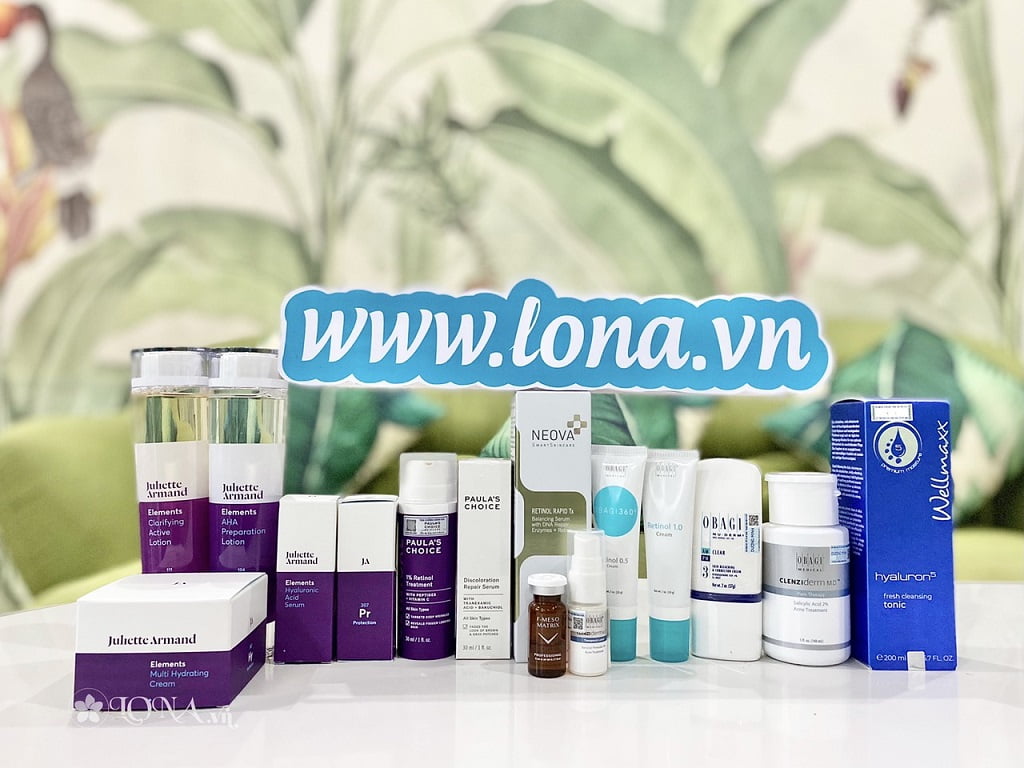 Kết hợp Retinol và Vitamin C, B5, B9, HA, AHA, BHA, Niacinamide và hoạt chất khác