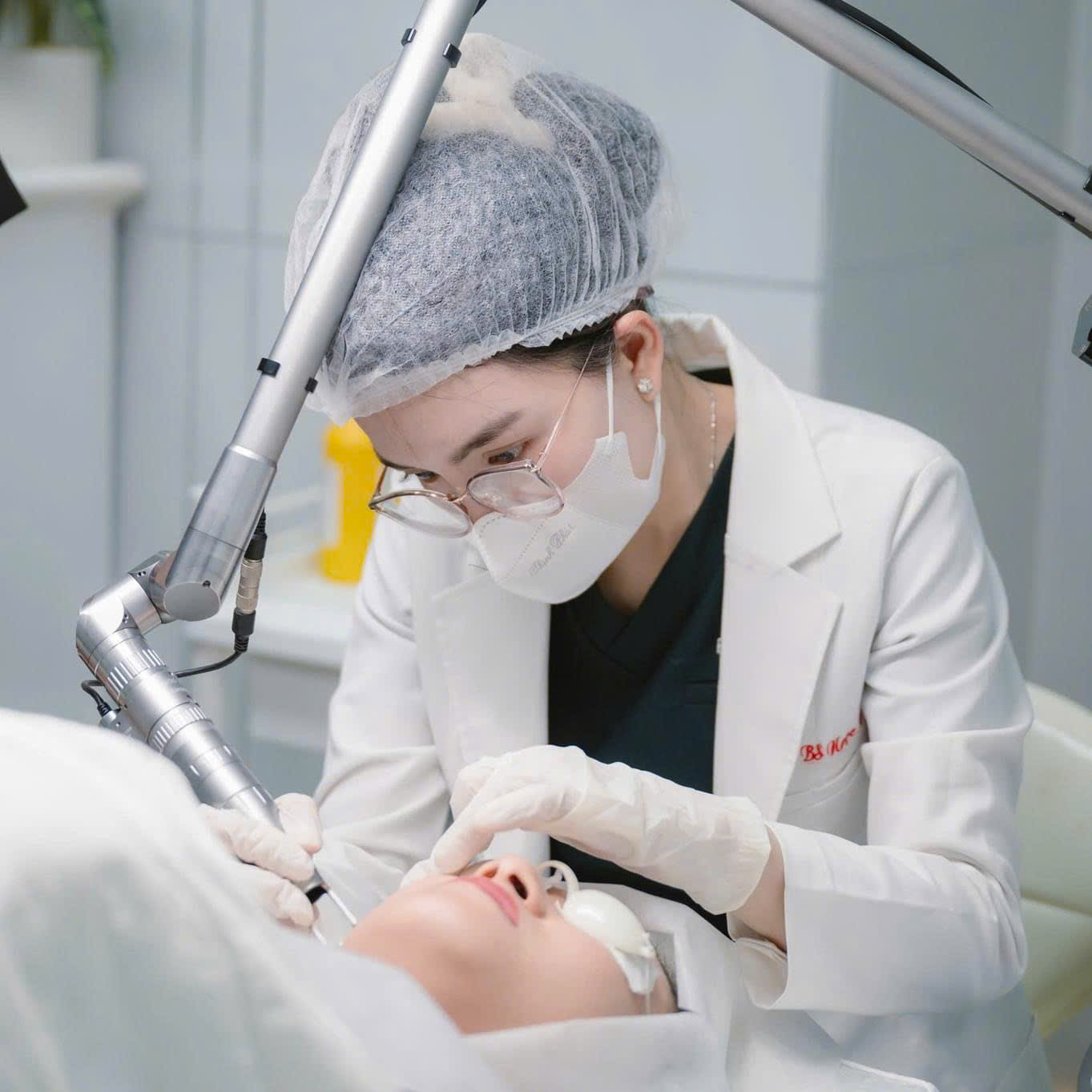 Thực hiện laser toning cho làn da tăng sắc tố sau viêm