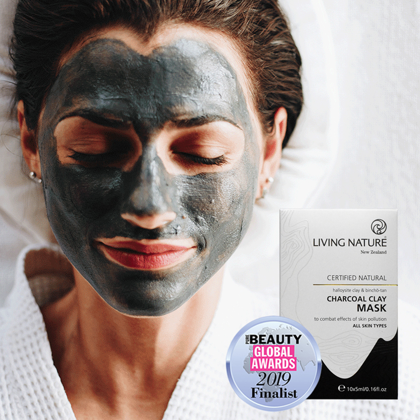 Mặt nạ đất sét Living Nature Charcoal Clay Mask giúp thanh lọc da, ngăn ngừa mụn, thu nhỏ lỗ chân lông