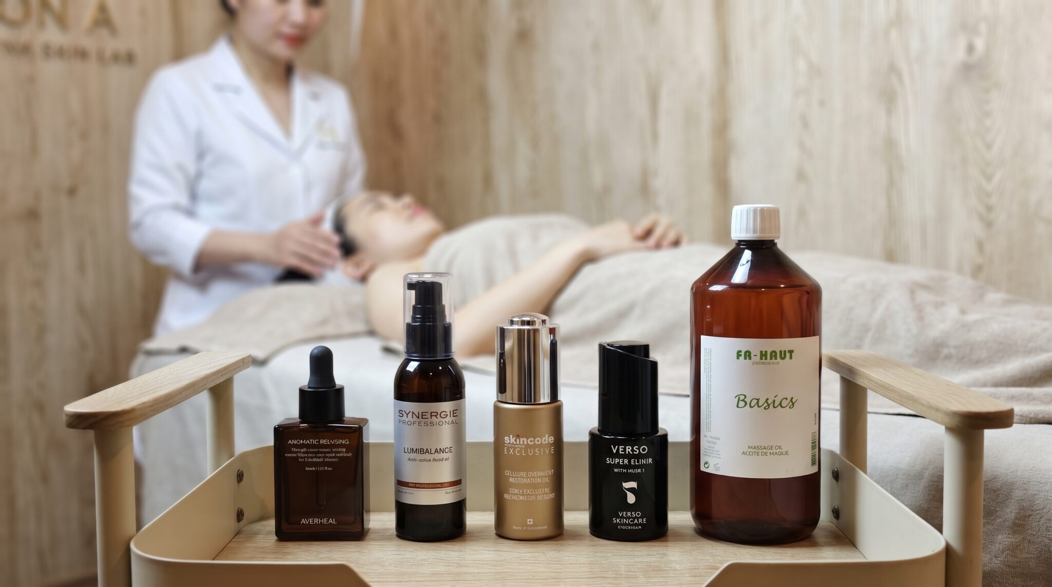 Tinh dầu chăm sóc da chọn theo loại da tại Lona