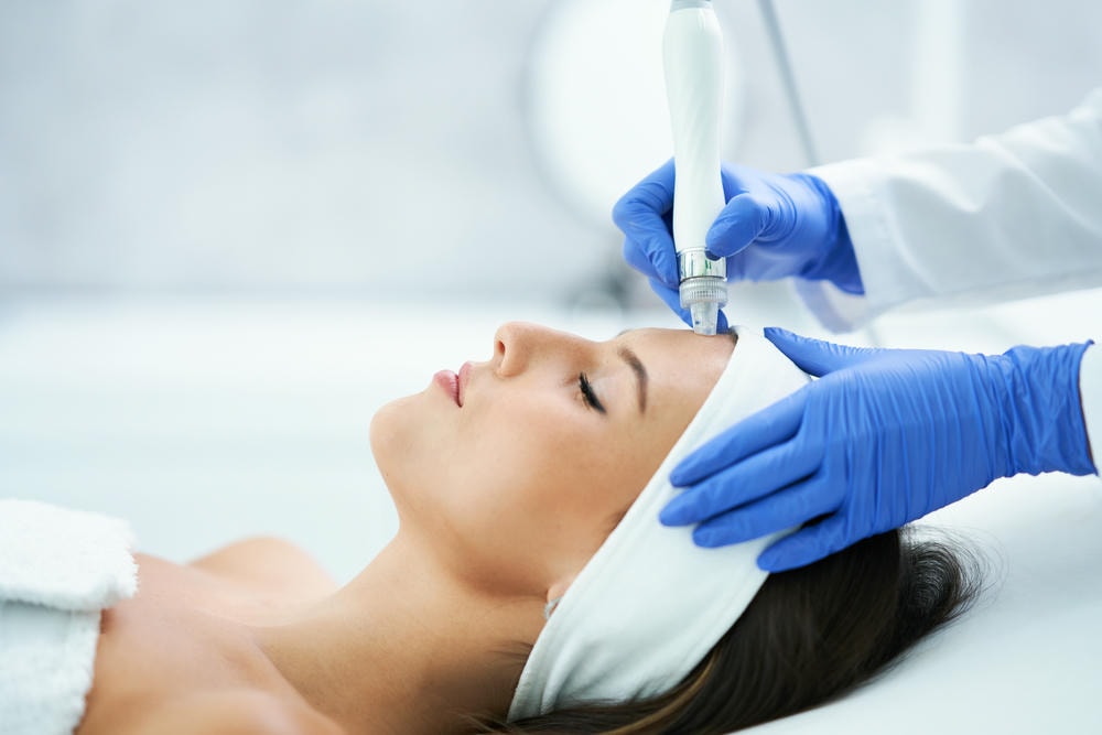 Với tiêu chí đảm bảo an toàn, aqua peel là gì và Aqua Peel đã được công nhận là phương pháp thanh tẩy da uy tín, giúp chăm sóc da và làm sạch da hiệu quả, khẳng định vị thế đẳng cấp của Lona Skin Lab.