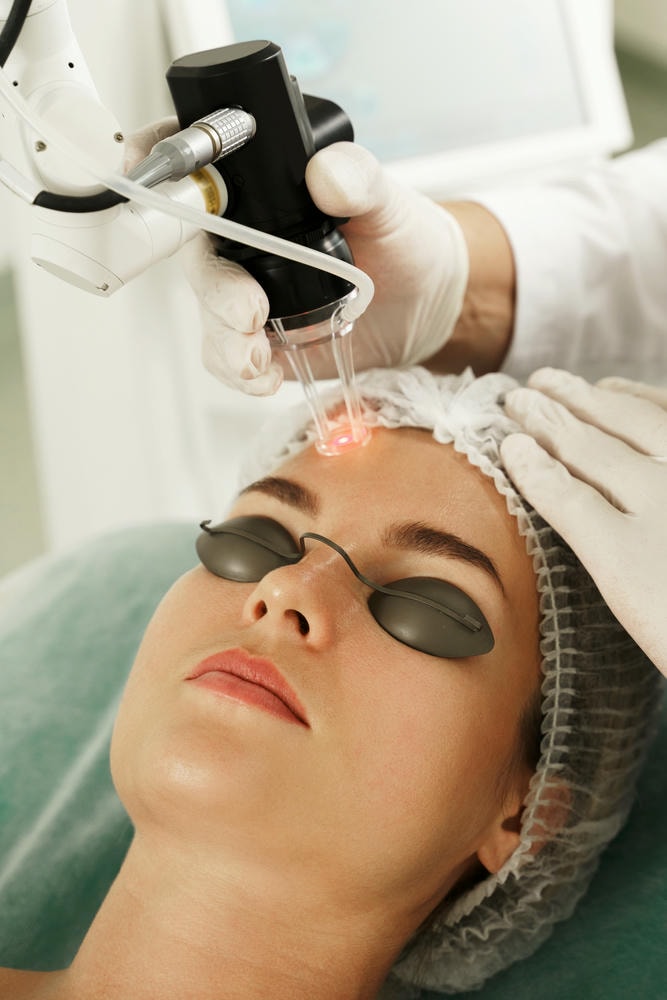 sau khi bắn laser bao lâu thì hết thâm – bắn laser trị thâm – thời gian phục hồi sau laser – chăm sóc da sau laser – hiệu quả bắn laser – chuyên gia da liễu Lona: Hình ảnh ban-laser_23772953 cho thấy rõ quá trình sau khi bắn laser bao lâu thì hết thâm thông qua quy trình bắn laser trị thâm, được giám sát chặt chẽ về thời gian phục hồi sau laser và chăm sóc da sau laser, đảm bảo hiệu quả bắn laser đạt chuẩn theo hướng dẫn của chuyên gia da liễu Lona.