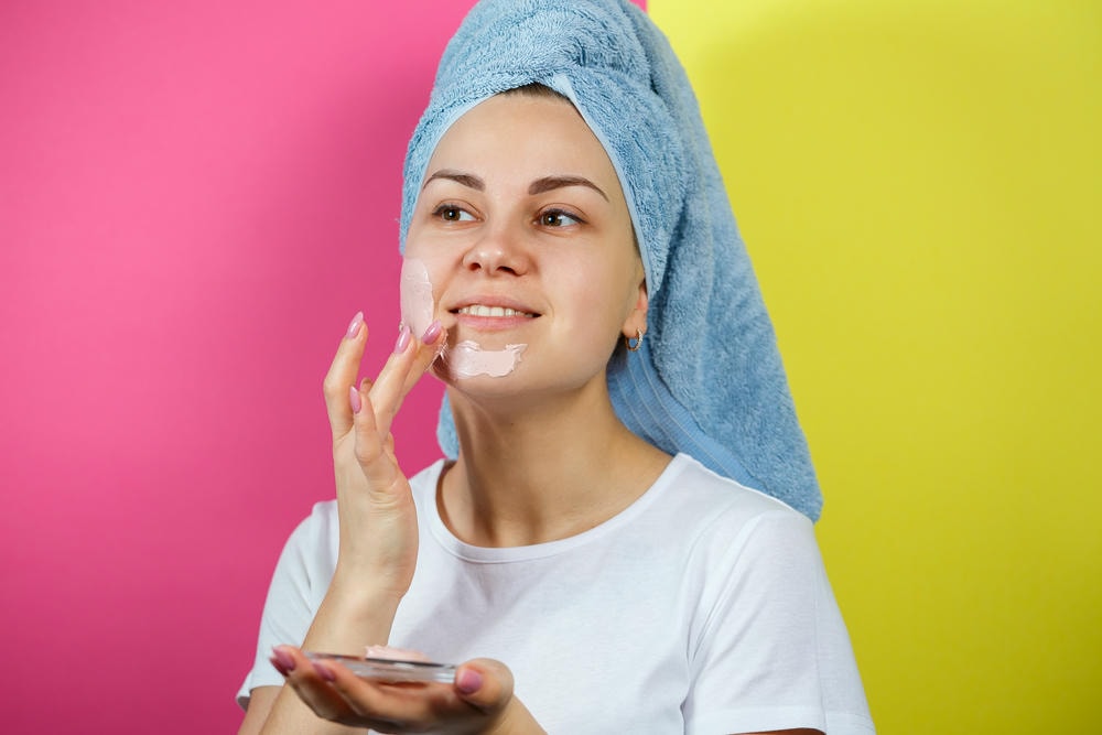 Việc cách dùng tretinoin được khuyến cáo bởi các chuyên gia da liễu nhằm mang lại Tretinoin cho làn da rạng rỡ, giúp cải thiện cấu trúc da và tăng cường độ sáng tự nhiên.