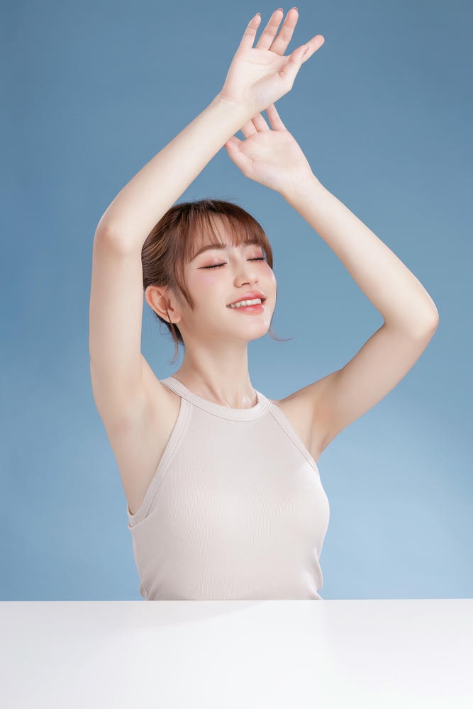 Bí quyết triệt lông an toàn từ chuyên gia Lona bao gồm việc chăm sóc vùng nách sau triệt lông và triệt lông nách bằng công nghệ hiện đại, giúp da được chăm sóc một cách chuyên sâu. 