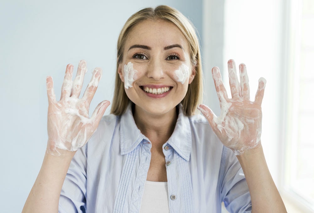 Các chuyên gia da liễu phân tích sữa rửa mặt cho thấy rằng cleansing foam là gì không chỉ đơn thuần là Cleansing Foam mà còn mang lại trải nghiệm sữa rửa mặt tạo bọt độc đáo, tạo nên sự khác biệt so với các loại sữa rửa mặt truyền thống.