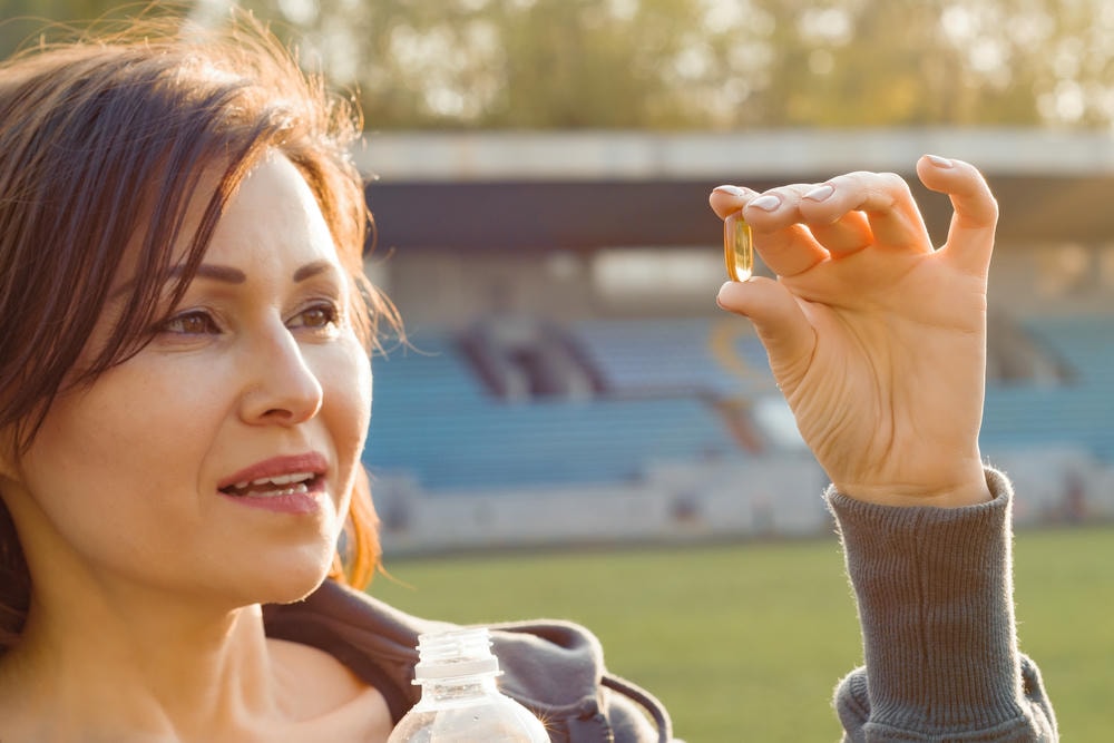 Theo ý kiến của chuyên gia da liễu về Vitamin E, việc bổ sung Vitamin E một cách đúng liều không chỉ duy trì sức khỏe mà còn góp phần bảo vệ và phục hồi làn da từ tác động của môi trường.