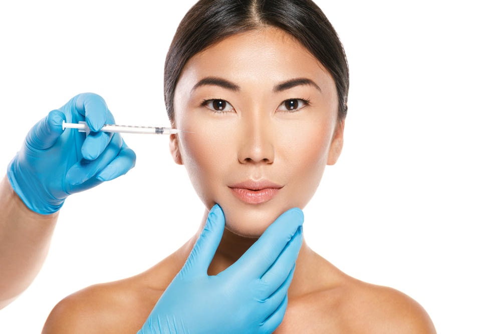 Hình minh họa chất làm đầy gò má khi tiêm chất làm đầy gò má và tiêm filler gò má được áp dụng một cách tỉ mỉ để nâng gò má không phẫu thuật, dưới sự chỉ dẫn của chuyên gia da liễu Lona nhằm tạo vẻ đẹp tự nhiên cho gò má.