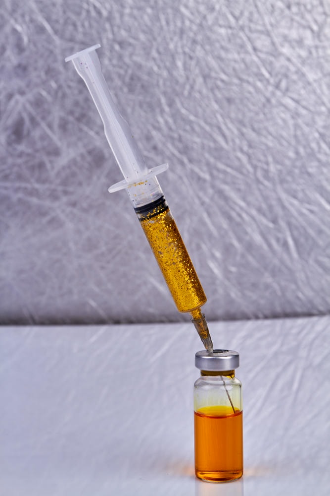 filler là chất gì. Ống tiêm và thuốc trong lọ.