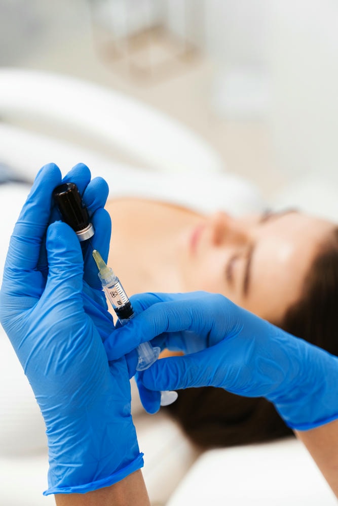 giá tiêm meso. Injection of hyaluronic acid Preparing to cosmetology appointment Process of syringe filling before Biorevitalization process