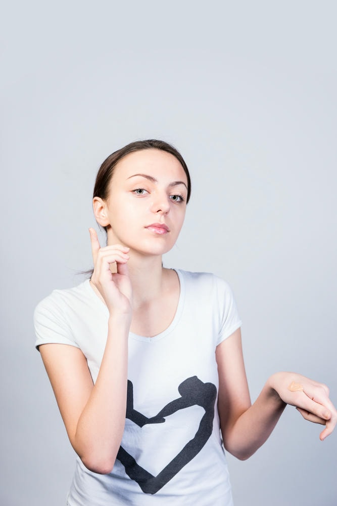 Với sự giám sát của chuyên gia da liễu tại thẩm mỹ Lona, cách làm sáng da kết hợp giảm sắc tố melanin đã trở thành phương pháp tối ưu trong việc chăm sóc da, giúp cân bằng sắc tố melanin và nâng cao vẻ đẹp tự nhiên của làn da.