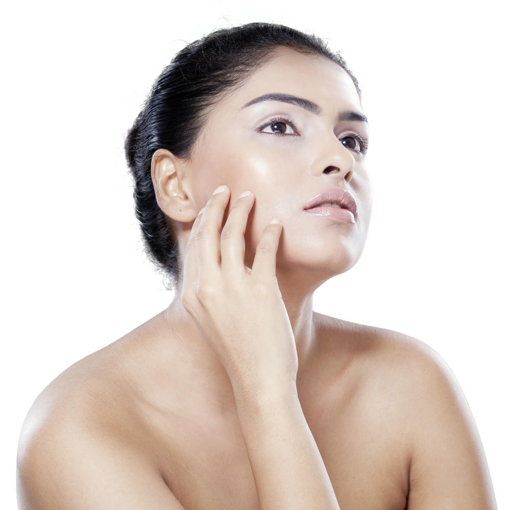 Qua việc áp dụng các liệu pháp chăm sóc da tối ưu, glass skin không chỉ giúp dưỡng ẩm da mà còn biến hóa làn da thủy tinh, theo tiêu chuẩn của Glass Skin được giám sát bởi chuyên gia da liễu Lona.
