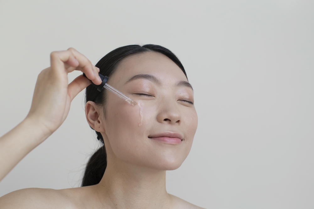 Nghiên cứu kỹ lưỡng về chăm sóc da và dưỡng ẩm da đã chứng minh rằng glass skin cùng Glass Skin tạo ra làn da thủy tinh mịn màng, khi áp dụng các quy trình từ chuyên gia da liễu Lona.