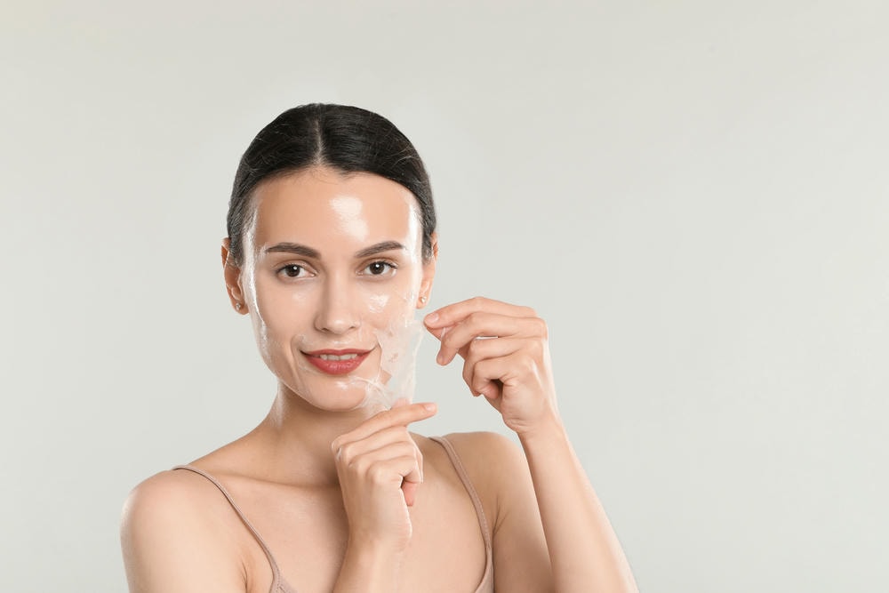 Chuyên gia da liễu Lona khuyến cáo rằng việc duy trì dưỡng ẩm da và chăm sóc da đúng cách sẽ giúp hiện thực hóa glass skin và Glass Skin, mang đến làn da thủy tinh rạng rỡ.