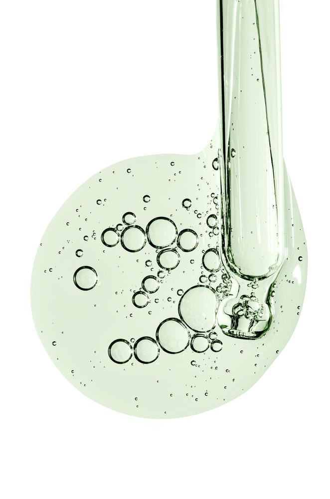 Áp dụng glycolic và Glycolic acid trong quy trình chăm sóc da đã minh chứng được Lợi ích của Glycolic acid qua việc cải thiện kết cấu và làm sáng da.