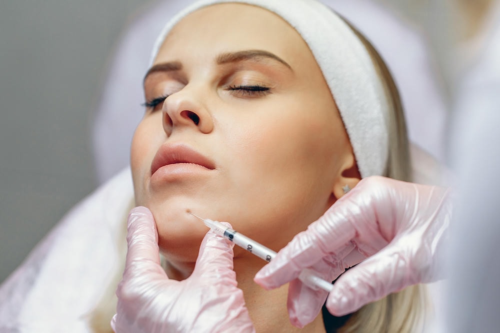 Kỹ thuật md codes và MD Codes, kết hợp với phương pháp tiêm trẻ hóa qua tiêm filler, đã được Lona Skin Lab sử dụng để mang đến trẻ hóa da một cách chuyên nghiệp.