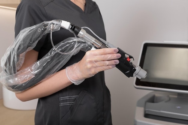Với sự kết hợp của Laser Fractional CO2 và phương pháp trị sẹo lõm hiện đại, chuyên gia da liễu tại Lona Skin Lab luôn đảm bảo tiêu chuẩn cao trong việc điều trị và bóc tách đáy sẹo. 