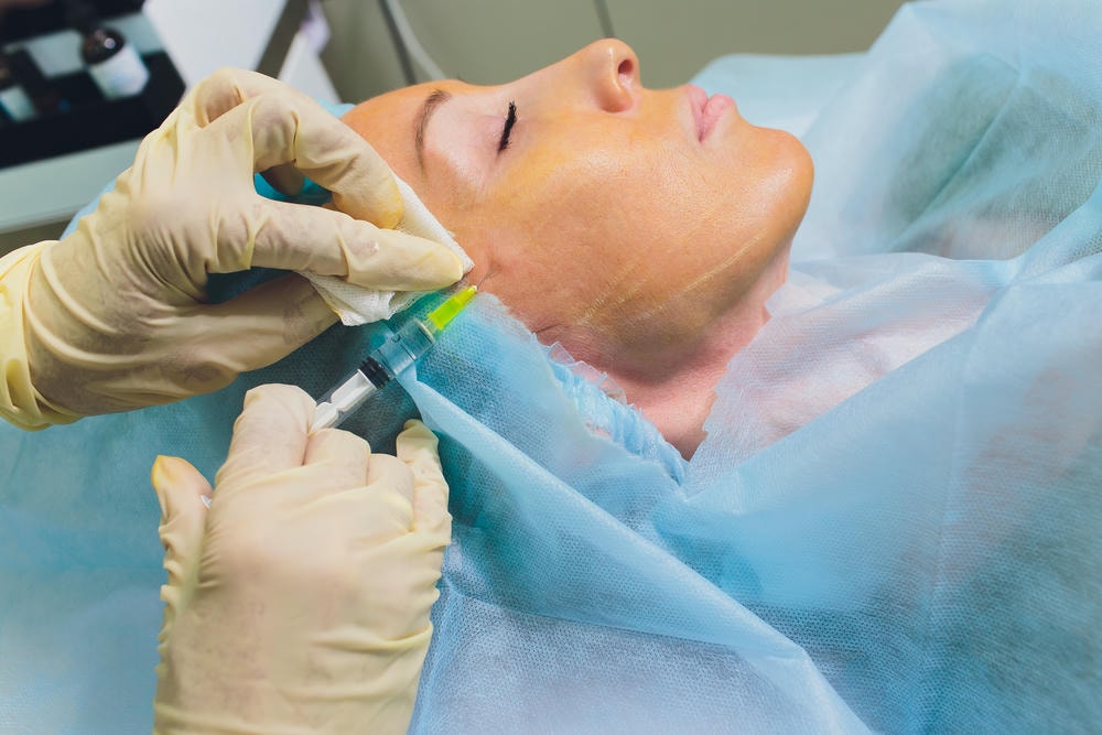 Qua việc áp dụng phương pháp nâng cơ bằng mesotherapy, chuyên gia da liễu Thẩm Mỹ Lona đã giúp nâng cơ mặt một cách an toàn, qua đó trẻ hóa da và cải thiện sự đàn hồi cho làn da.