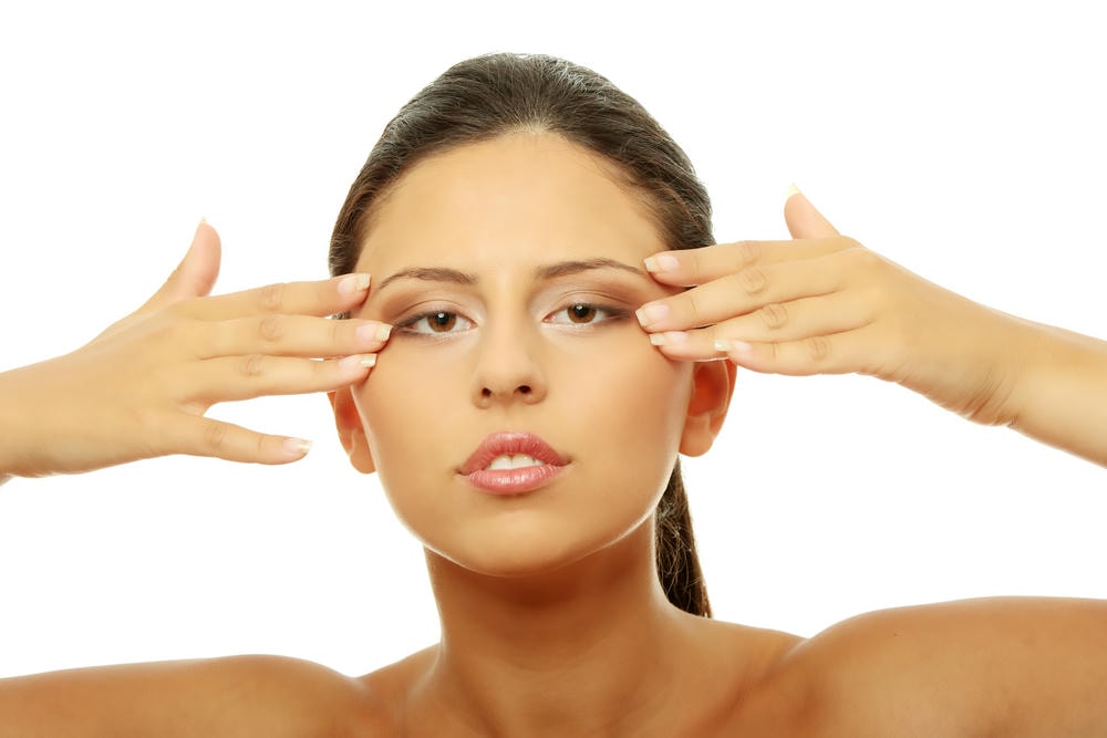 Qua hình ảnh, quy trình phẫu thuật mở góc mắt do chuyên gia da liễu thẩm mỹ Lona chỉ đạo cho thấy tầm quan trọng của mở góc mắt và mở rộng góc mắt, góp phần đảm bảo an toàn phẫu thuật thẩm mỹ mắt và chăm sóc sau phẫu thuật mắt chuyên sâu.