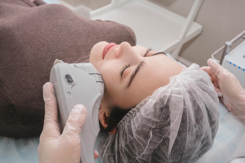 Bức hình phản ánh nâng cơ mặt là gì rõ nét qua nâng cơ mặt thực hiện bằng phương pháp nâng cơ chuyên sâu và kỹ thuật nâng cơ hiện đại, từ đó đem lại hiệu quả nâng cơ rõ rệt cùng thẩm mỹ nâng cơ tinh tế. 