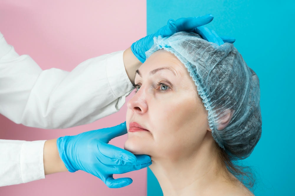 Chuyên gia da liễu Lona Skin Lab nhấn mạnh sự quan trọng của quy trình nâng mũi chỉ Hiko trong việc đảm bảo an toàn và đạt hiệu quả thẩm mỹ tối ưu.