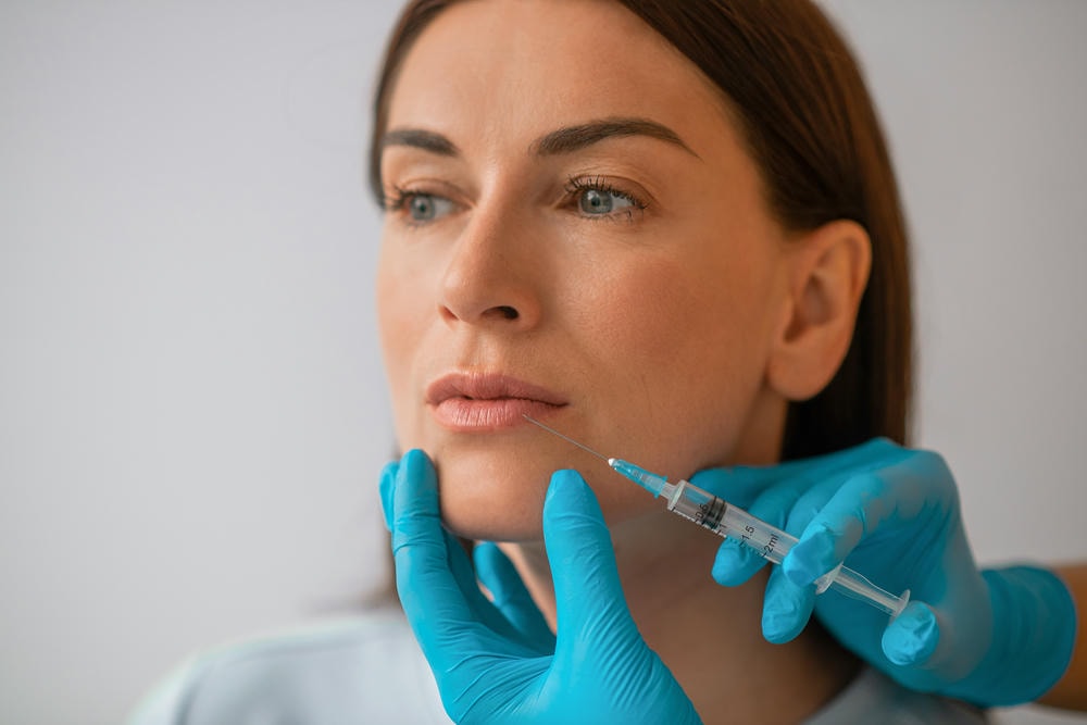 Quy trình điều trị tiên tiến cho thấy restylane filler và Restylane Filler kết hợp chất làm đầy Restylane trong việc tiêm filler Restylane làm đầy nếp nhăn, góp phần vào việc Restylane tạo hình khuôn mặt một cách an toàn và hiệu quả. 