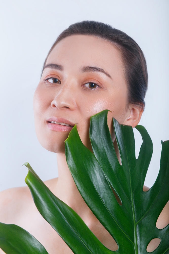 Hình ảnh skin glow và Skin Glow thể hiện bí quyết tỏa sáng da qua quy trình chăm sóc da từ bên trong, theo chỉ dẫn của chuyên gia Lona Skin Lab để sở hữu làn da rạng rỡ như mơ.