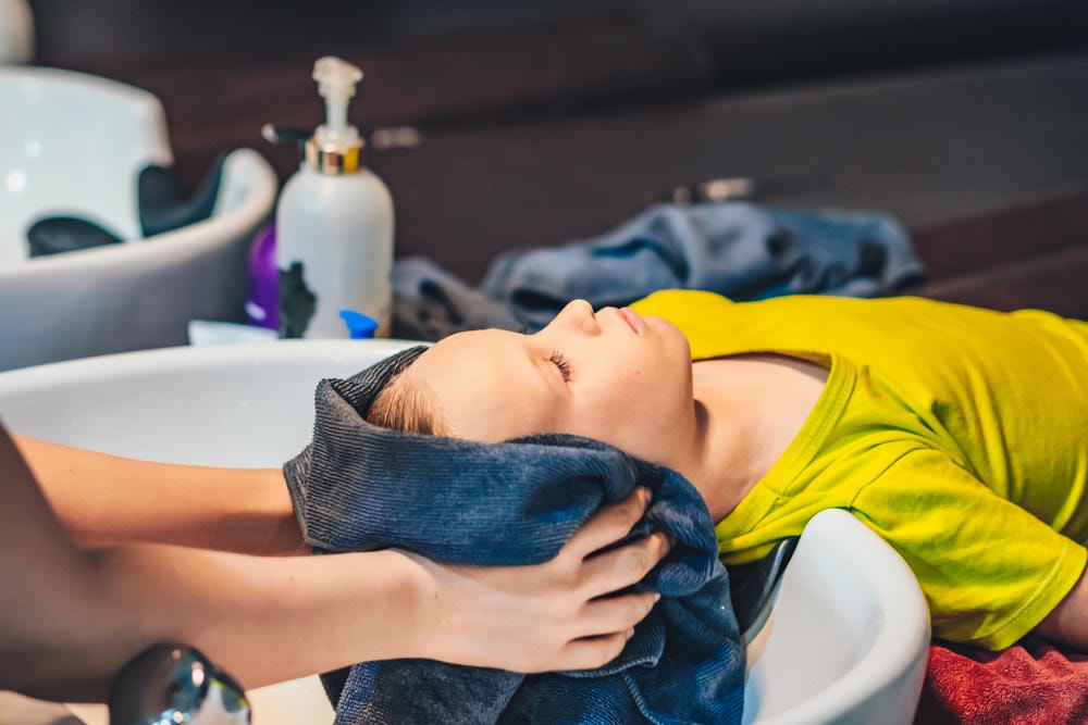 Gội đầu dưỡng sinh Cần Thơ. Khách hàng được lau tóc sau gội