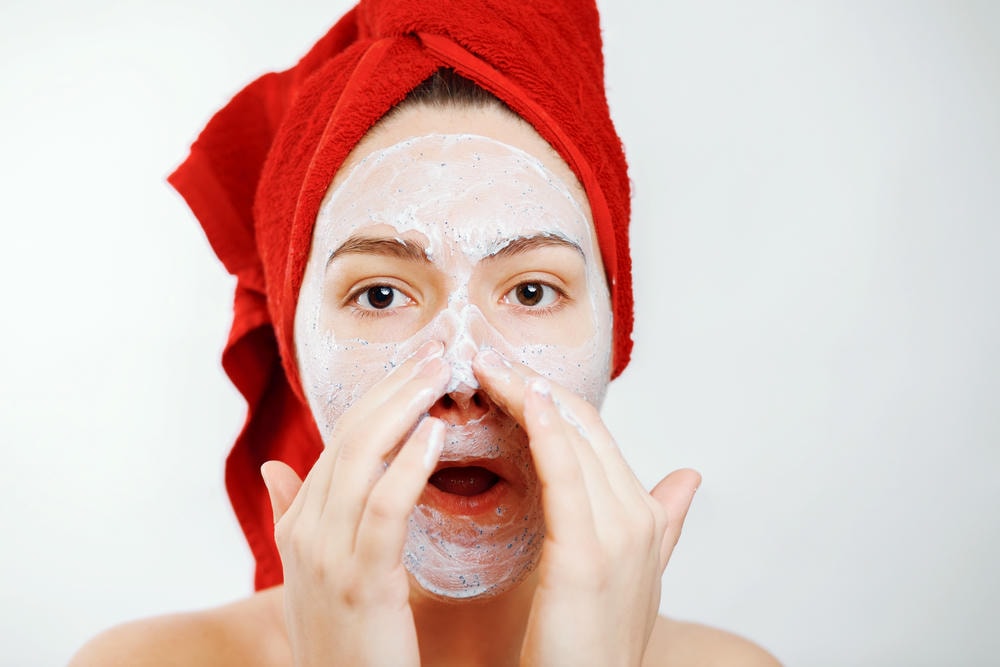 Chuyên gia da liễu tại Lona Skin Lab gợi ý rằng sữa rửa mặt cho da dầu mụn, sữa rửa mặt kiềm dầu và sữa rửa mặt trị mụn là nhiệm vụ không thể thiếu trong liệu trình chăm sóc da hiệu quả.