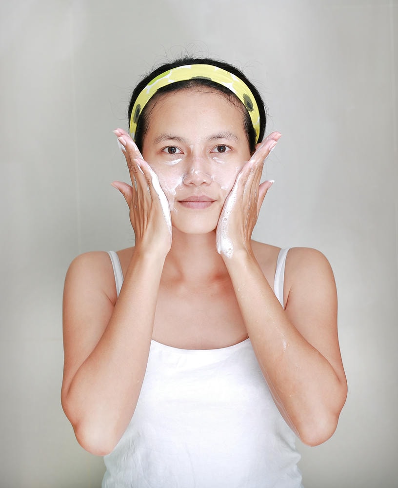 Việc lắp đặt sữa rửa mặt trị mụn cùng sữa rửa mặt trị mụn theo quy trình chăm sóc da hiệu quả được chuyên gia da liễu Lona giới thiệu nhằm chăm sóc da mụn và nâng cao hiệu quả của sản phẩm chăm sóc da.