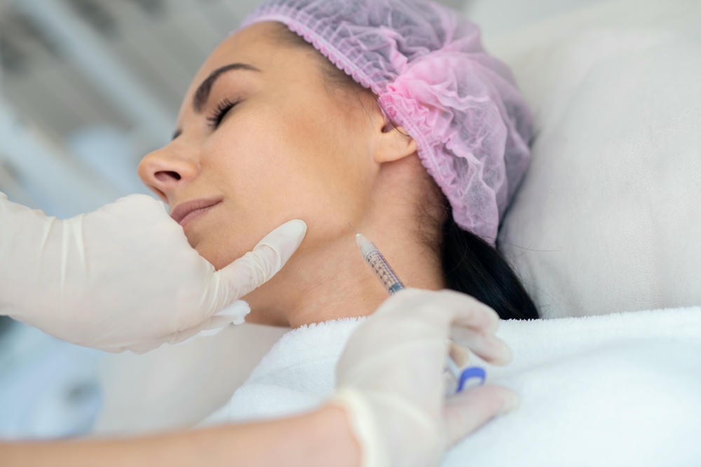 Chất làm đầy Teoxane không chỉ mang lại lợi ích của Teoxane trong việc làm mịn nếp nhăn, mà còn giúp duy trì độ ẩm cho làn da trẻ trung.