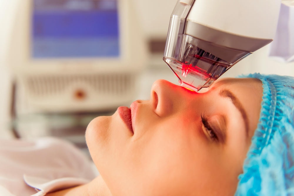 Bằng cách nhấn mạnh việc trẻ hóa da, hình ảnh cho thấy tia plasma trong thực tế, giúp giải thích tia plasma là gì và ứng dụng tia plasma căn bản, từ đó thúc đẩy công nghệ plasma tiên phong và lợi ích tia plasma.