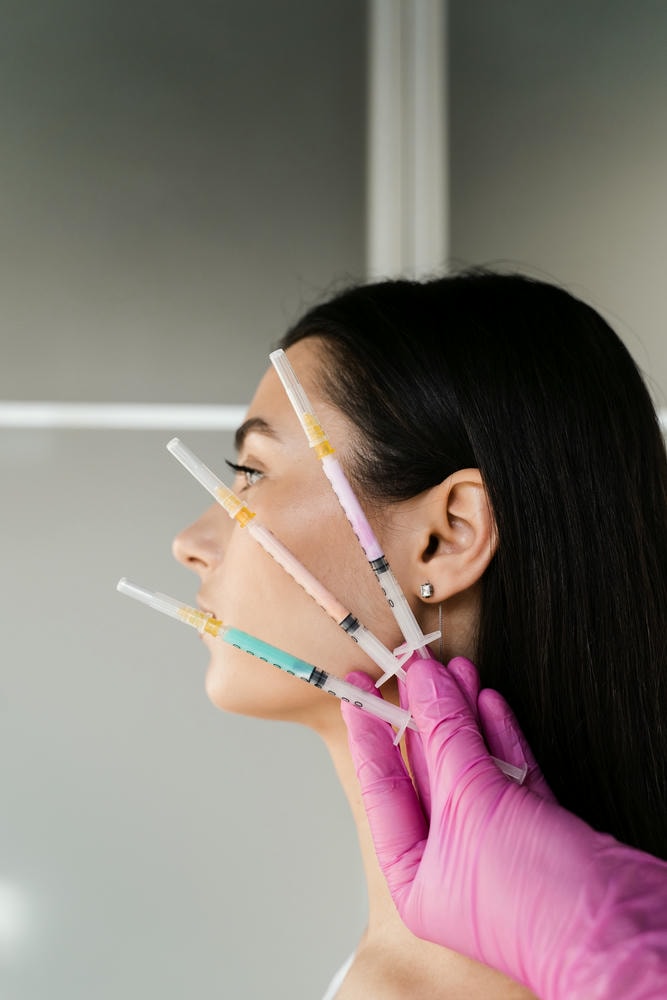 Với tiêu chí tiêm botox gọn hàm kiêng gì được đặt lên hàng đầu, chuyên gia da liễu thẩm mỹ Lona đảm bảo rằng tiêm botox gọn hàm và hướng dẫn chăm sóc sau tiêm botox đều đồng bộ, giúp kiêng gì sau tiêm botox trở thành bước không thể thiếu trong quy trình chăm sóc sau tiêm botox.