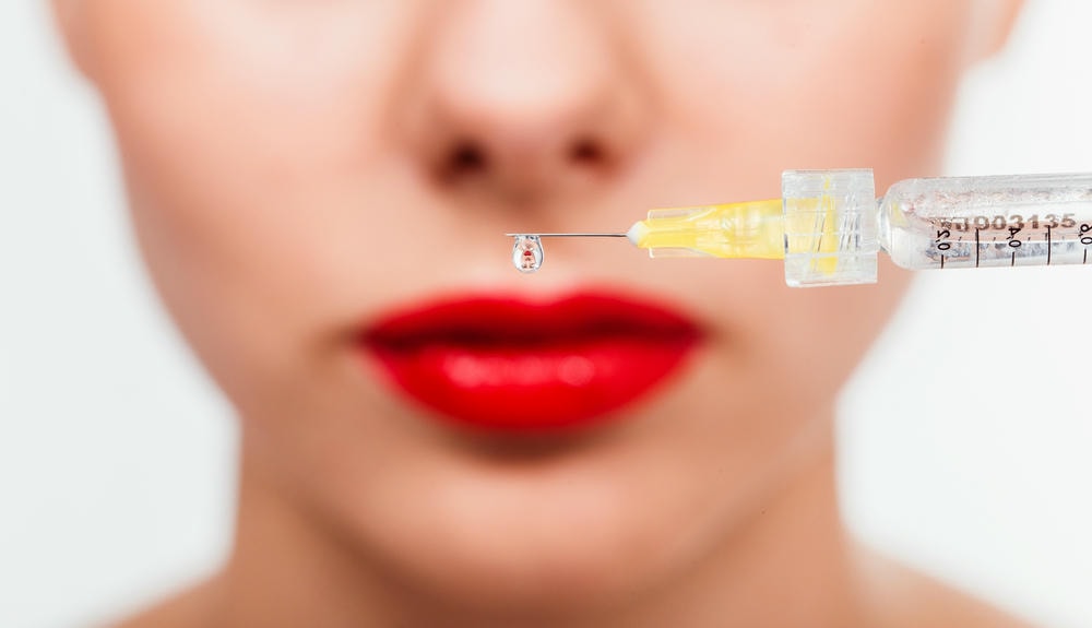 Chuyên gia da liễu đã hoàn thiện quy trình tiêm môi cherry thông qua tiêm filler môi cherry an toàn, mang lại lợi ích tiêm môi cherry vượt trội và luôn nhấn mạnh các lưu ý khi tiêm môi cherry qua từng bước điều trị.