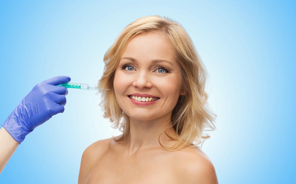 Qua từng ca tiêm filler thái dương, chuyên gia da liễu tại Lona Skin Lab luôn chú trọng đến an toàn khi tự hỏi 'tiêm filler thái dương có nguy hiểm không', bằng cách giảm thiểu nguy hiểm khi tiêm filler thái dương và ngăn ngừa biến chứng tiêm filler.