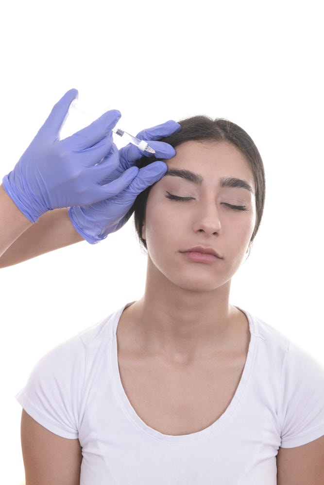 Tại buổi tiêm, chuyên gia khéo léo sử dụng tiêm filler vùng thái dương kết hợp với tiêm filler thái dương, áp dụng filler thái dương để làm đầy thái dương và đạt được hiệu quả tiêm filler làm đầy thái dương tối ưu.