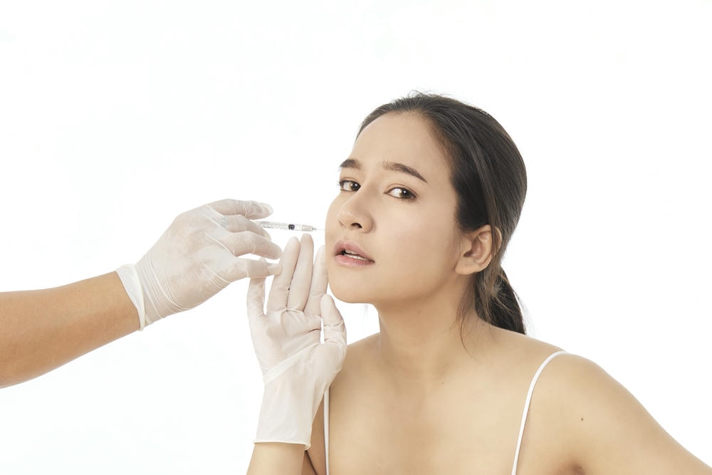 Chuyên gia da liễu khuyến nghị tiêm gọn hàm bằng cách tuân thủ quy trình tiêm gọn hàm mạch lạc, giúp giảm tác dụng phụ tiêm gọn hàm và kiểm soát biến chứng tiêm gọn hàm, trả lời thắc mắc về tiêm gọn hàm có ảnh hưởng gì không và chứng minh được ưu điểm tiêm gọn hàm.