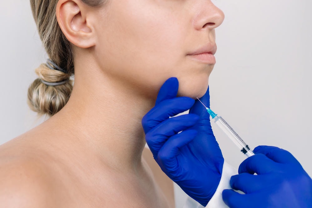 Nhận định kỹ thuật từ chuyên gia, tiêm botox nọng cằm và các phương pháp tiêm botox chuyên sâu giúp giảm nọng cằm, đồng thời làm rõ nọng cằm là gì trong quy trình điều trị hiện đại.