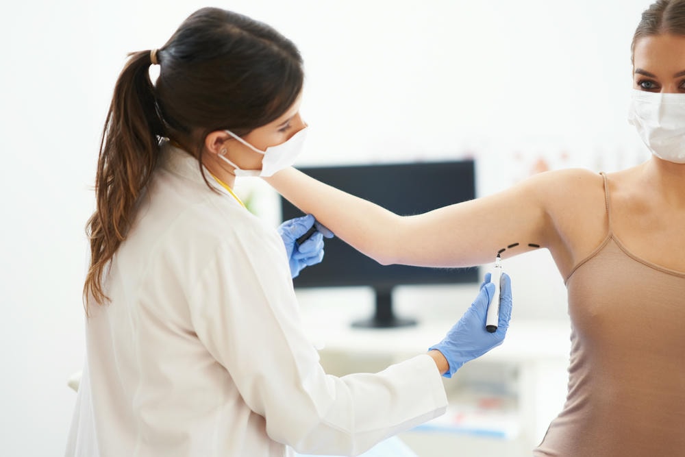 Minh họa quy trình tiêm tan mỡ bắp tay nhằm giảm mỡ bắp tay, với phương pháp giảm mỡ bắp tay hiện đại, bài tập giảm mỡ bắp tay và chế độ ăn giảm mỡ bắp tay được áp dụng để đạt cách giảm mỡ bắp tay hiệu quả.