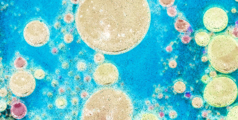 Ảnh vi khuẩn demodex cận cảnh thể hiện đặc điểm của Demodex, hỗ trợ việc nhận dạng mụn Demodex và lựa chọn phương pháp điều trị mụn do vi khuẩn Demodex an toàn theo hướng dẫn của chuyên gia da liễu Lona Skin Lab.