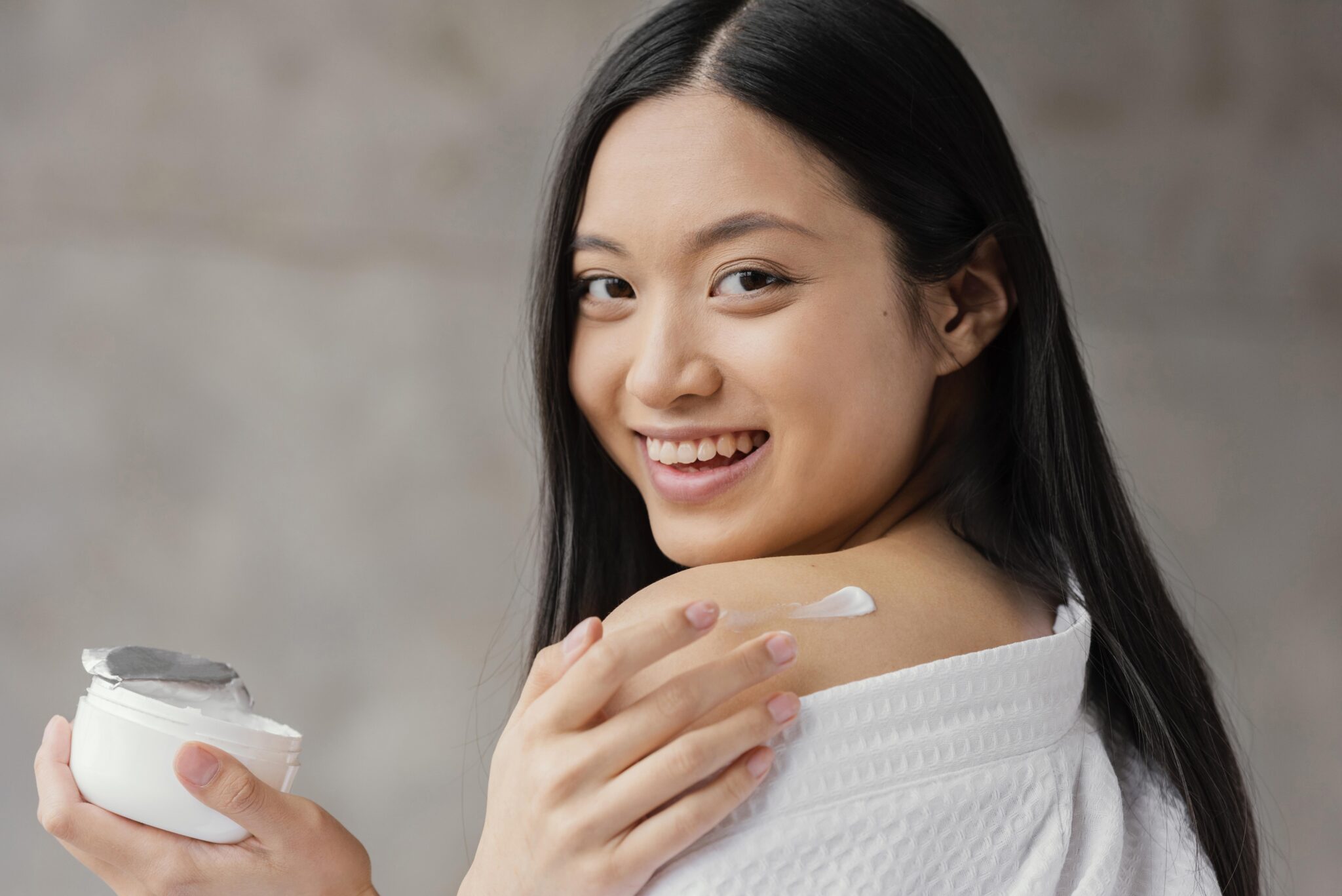 Niacinamide Juliette Armand, Niacinamide là gì, Công dụng của Niacinamide, Cách sử dụng Niacinamide, Sản phẩm chứa Niacinamide