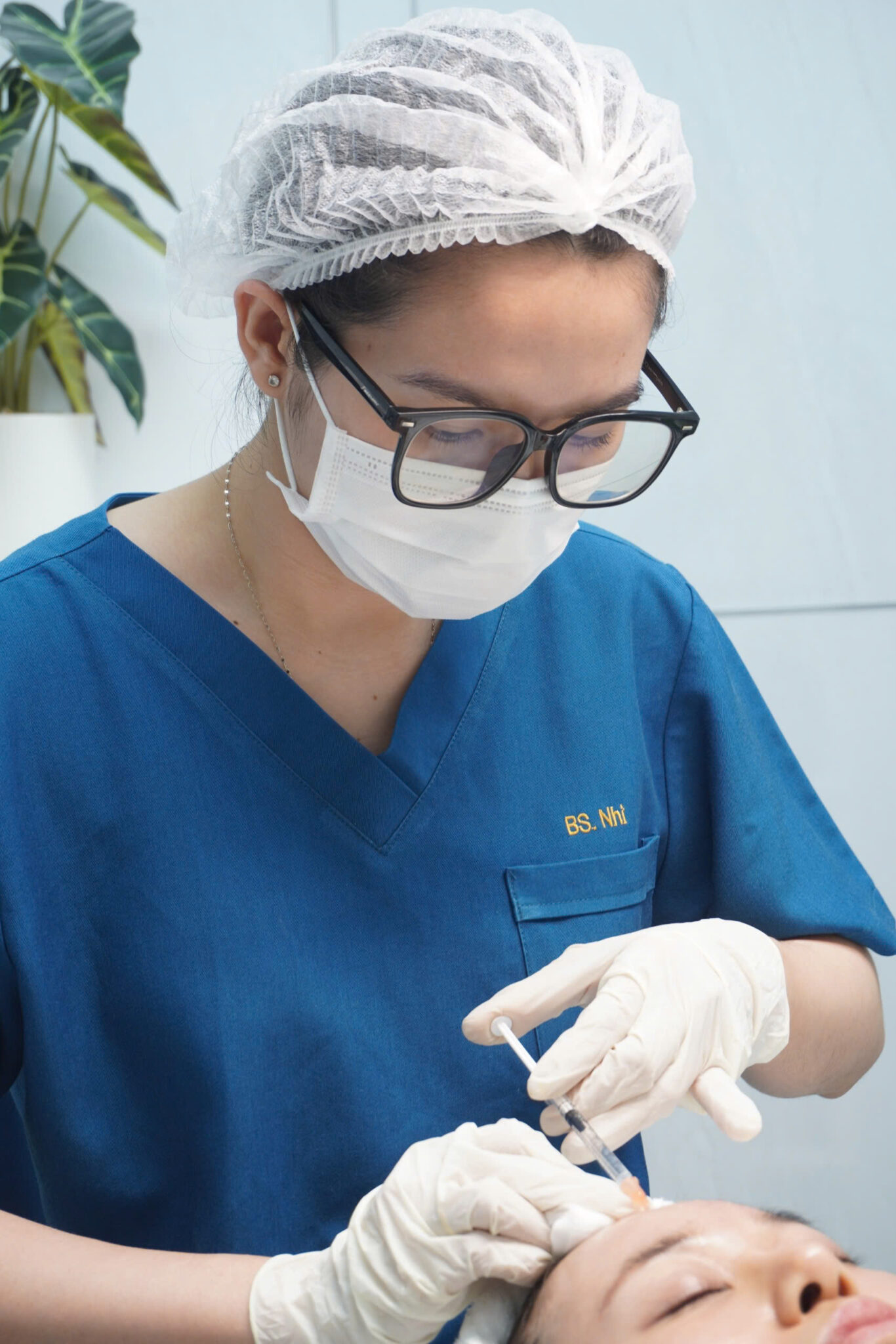Hình ảnh minh họa quá trình chăm sóc da với Dermafirm Exosome