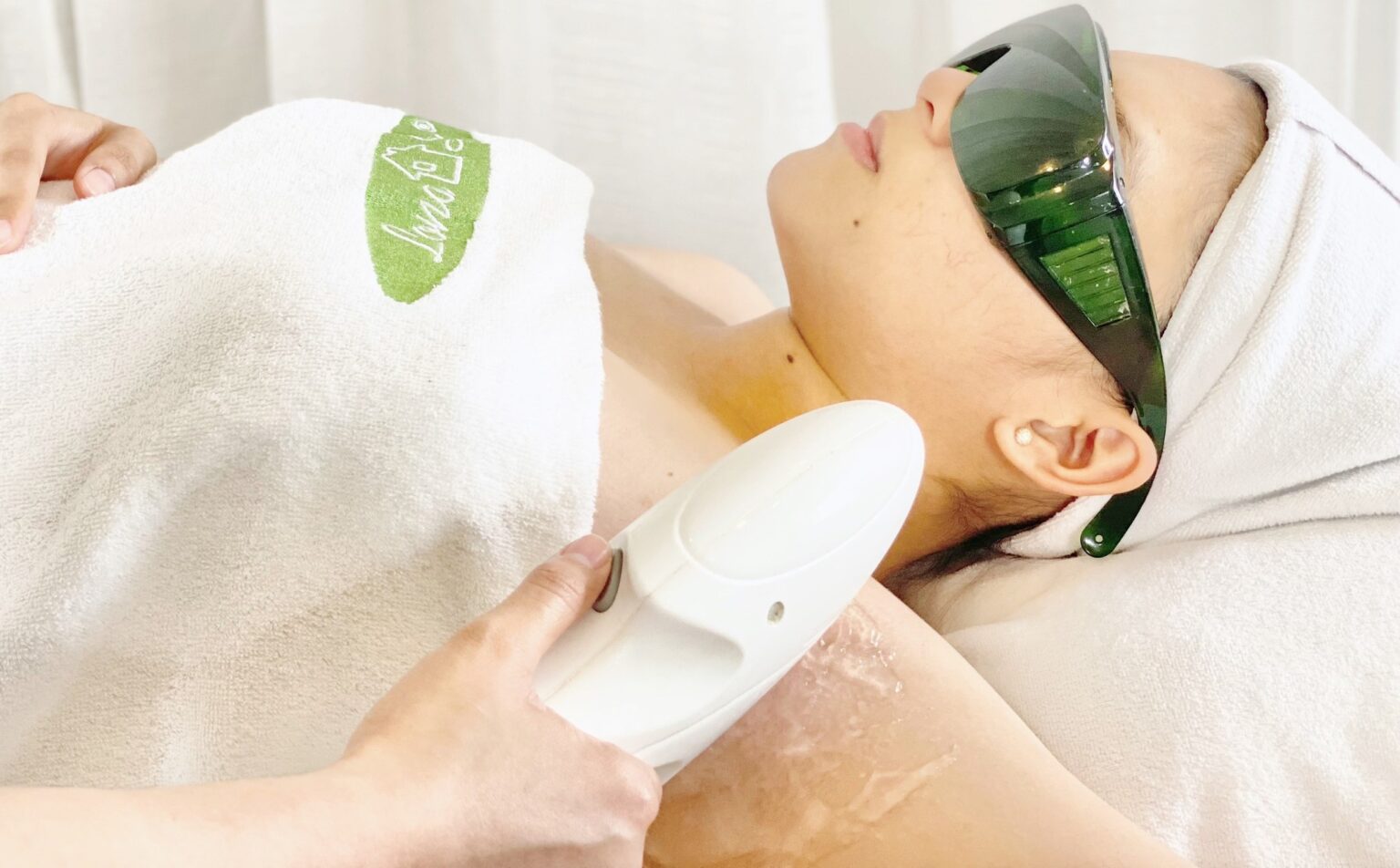 vùng da dưới cánh tay đẹp, vùng da dưới cánh tay đẹp, chăm sóc da dưới cánh tay, tẩy thâm vùng nách, lona skin lab, dưỡng da vùng nách