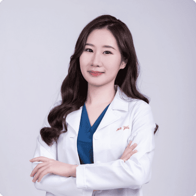 Bác sĩ da liễu khác gì so với kỹ thuật viên thẩm mỹ và bác sĩ thẩm mỹ?