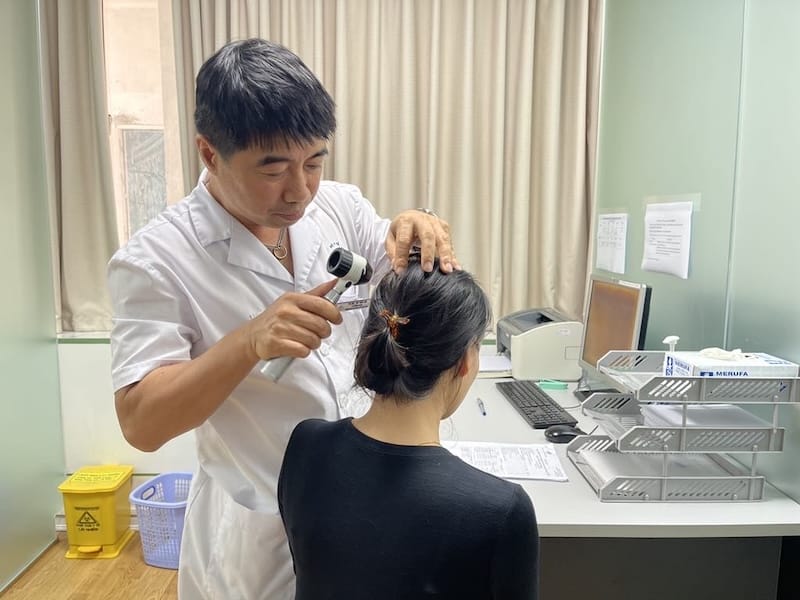 Muốn gặp bác sĩ da liễu để trị rụng tóc — bước tiếp theo nên làm gì?