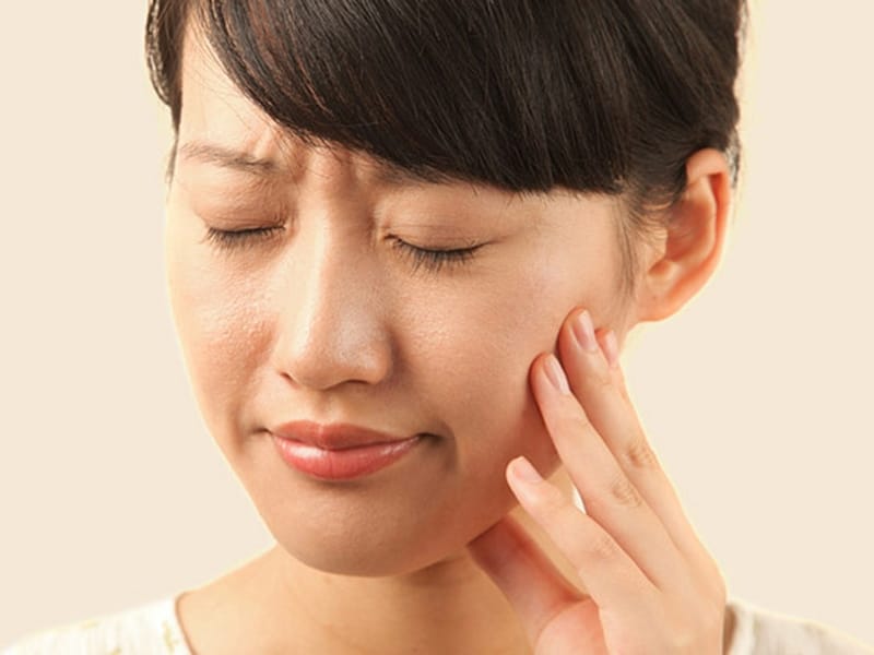 Có mẹo, thuốc hoặc sản phẩm nào giúp giảm sưng, giảm bầm tím nhanh không?