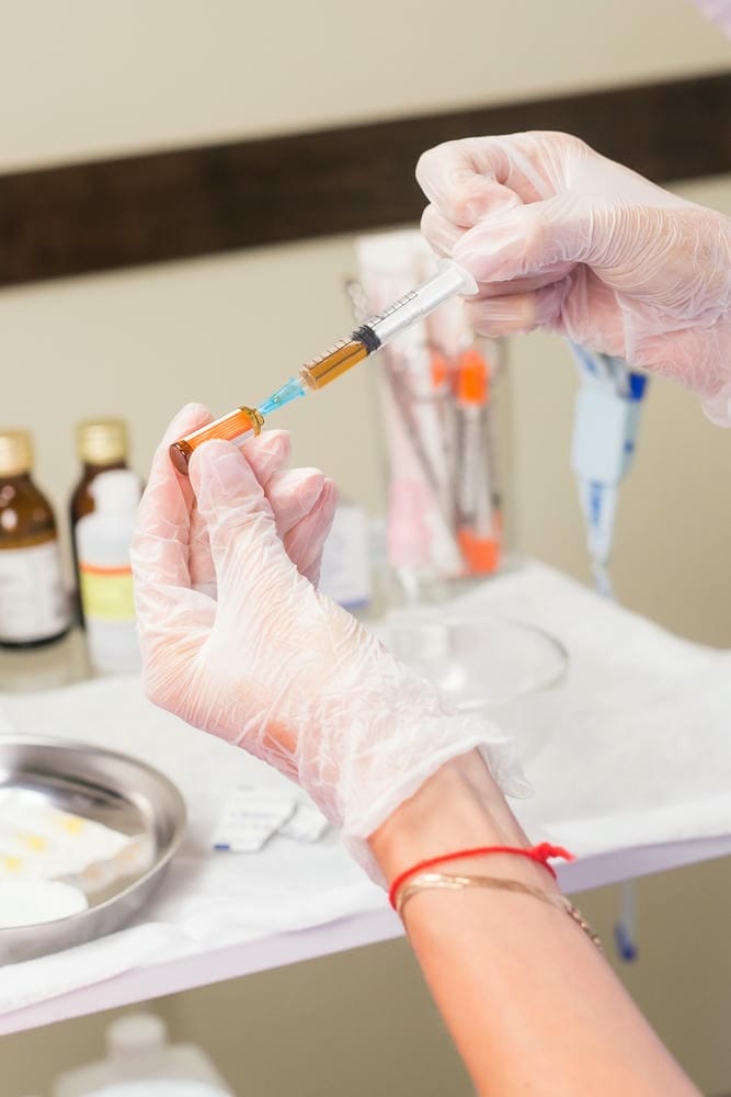 Tiêm Allergan có an toàn không và những rủi ro thường gặp là gì?